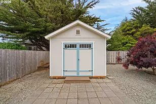 691 Seabird Dr, Bandon, OR 97411 - Photo 15
