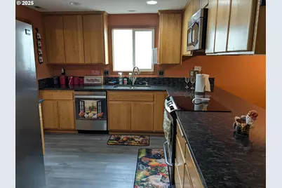 430 N 1st St, Carlton, OR 97111 - Photo 11