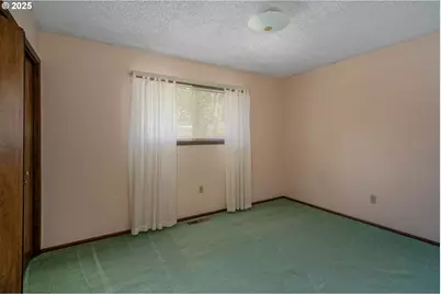 3295 Camellia Dr S, Salem, OR 97302 - Photo 13