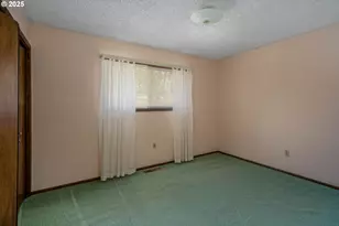 3295 Camellia Dr S, Salem, OR 97302 - Photo 13