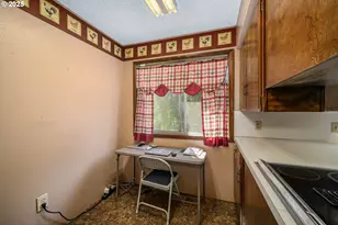 3295 Camellia Dr S, Salem, OR 97302 - Photo 23