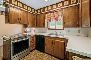 3295 Camellia Dr S, Salem, OR 97302 - Photo 19