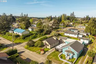 2988 Sheridan Ave, North Bend, OR 97459 - Photo 3