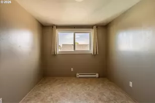2988 Sheridan Ave, North Bend, OR 97459 - Photo 17