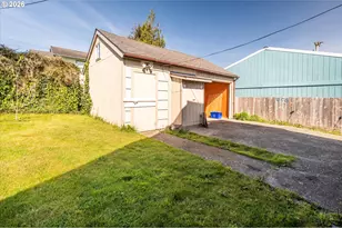 2988 Sheridan Ave, North Bend, OR 97459 - Photo 21