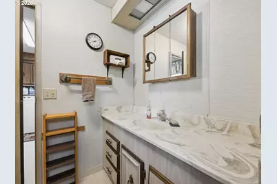 22730 Mooney Ave, Aurora, OR 97002 - Photo 17
