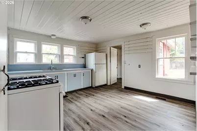 266 S 16th St, Cottage Grove, OR 97424 - Photo 5