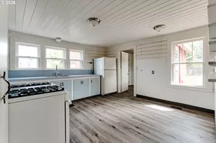 266 S 16th St, Cottage Grove, OR 97424 - Photo 5