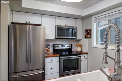 11724 SW Boones Bend Dr, Beaverton, OR 97008 - Photo 7