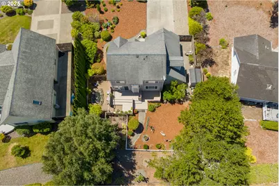 7 Onadoone Ct, Florence, OR 97439 - Photo 3