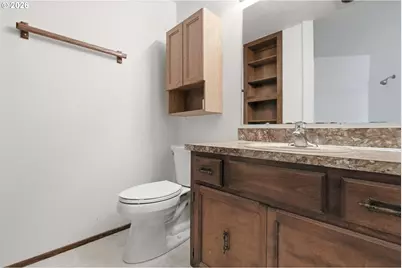 302 67th St, Springfield, OR 97478 - Photo 33