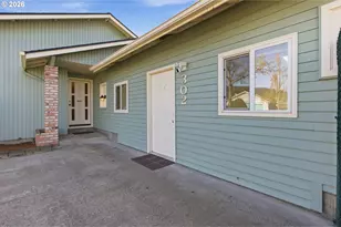 302 67th St, Springfield, OR 97478 - Photo 7