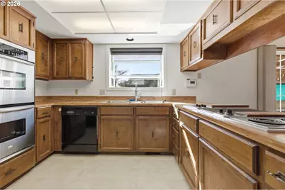 302 67th St, Springfield, OR 97478 - Photo 19