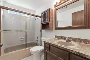 302 67th St, Springfield, OR 97478 - Photo 27