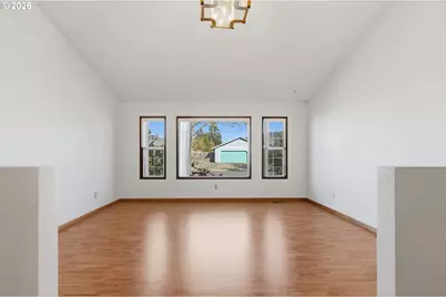 302 67th St, Springfield, OR 97478 - Photo 9