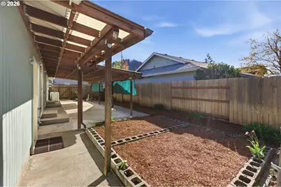 302 67th St, Springfield, OR 97478 - Photo 41