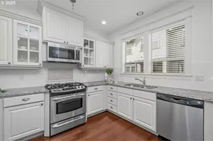 619 SW Foresta Ter, Portland, OR 97225 - Photo 15