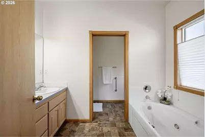 619 Driftwood Dr, Eugene, OR 97402 - Photo 23