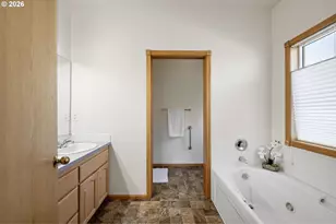 619 Driftwood Dr, Eugene, OR 97402 - Photo 23