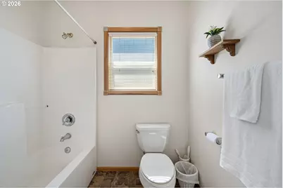 619 Driftwood Dr, Eugene, OR 97402 - Photo 33