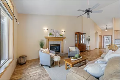 619 Driftwood Dr, Eugene, OR 97402 - Photo 9