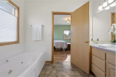 619 Driftwood Dr, Eugene, OR 97402 - Photo 27