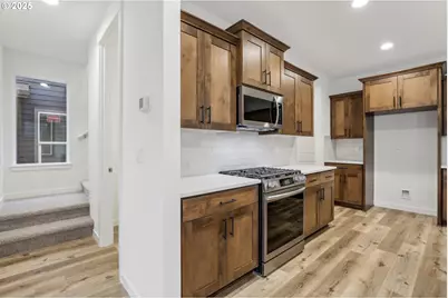 8381 SE Barlow Ln, Hillsboro, OR 97123 - Photo 9