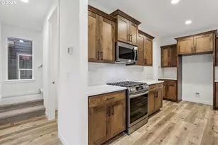 8381 SE Barlow Ln, Hillsboro, OR 97123 - Photo 9