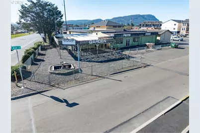 725 Ave J, Seaside, OR 97138 - Photo 1