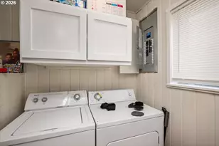 12011 SE Market St, Portland, OR 97216 - Photo 21