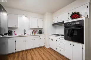 12011 SE Market St, Portland, OR 97216 - Photo 19