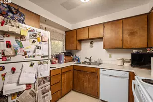 12011 SE Market St, Portland, OR 97216 - Photo 27