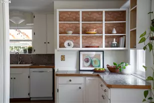 9568 N Ivanhoe St, Portland, OR 97203 - Photo 7