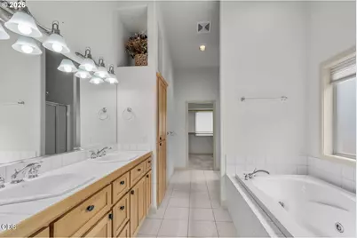 2635 NW Canyon Dr, Redmond, OR 97756 - Photo 17