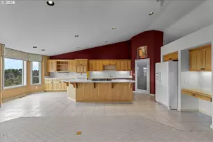 2635 NW Canyon Dr, Redmond, OR 97756 - Photo 9