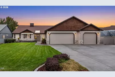 2635 NW Canyon Dr, Redmond, OR 97756 - Photo 1