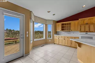 2635 NW Canyon Dr, Redmond, OR 97756 - Photo 13
