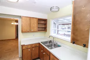 624 Tinamou Ln, Springfield, OR 97477 - Photo 13