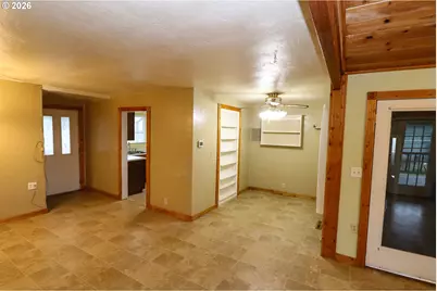 624 Tinamou Ln, Springfield, OR 97477 - Photo 9