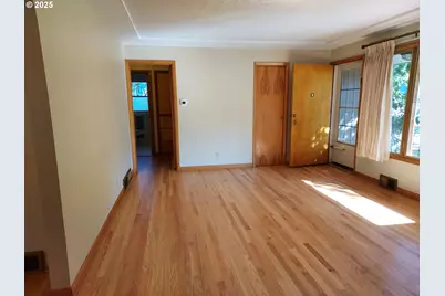 10329 NE Brazee St, Portland, OR 97220 - Photo 7