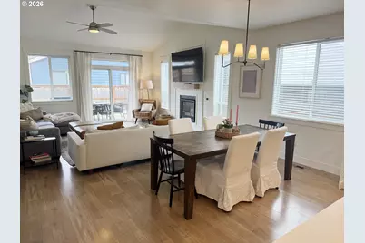 2893 4th St, Hubbard, OR 97032 - Photo 5