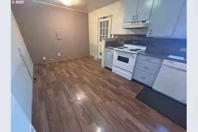 769 NE Christian St, Myrtle Creek, OR 97457 - Photo 5