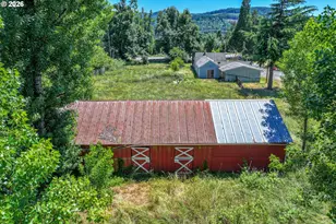 39565 McKenzie Hwy, Springfield, OR 97478 - Photo 25