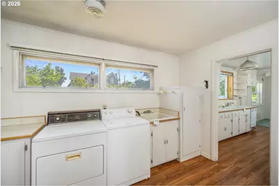 39565 McKenzie Hwy, Springfield, OR 97478 - Photo 17