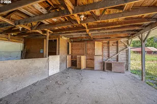 39565 McKenzie Hwy, Springfield, OR 97478 - Photo 21