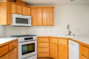 18254 SW Smokette Ln, Beaverton, OR 97003 - Photo 15