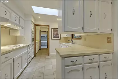916 NE 111th Ave, Portland, OR 97220 - Photo 11