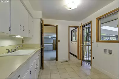 916 NE 111th Ave, Portland, OR 97220 - Photo 15