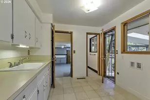 916 NE 111th Ave, Portland, OR 97220 - Photo 15