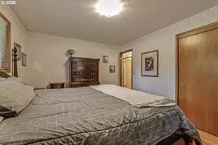 916 NE 111th Ave, Portland, OR 97220 - Photo 19